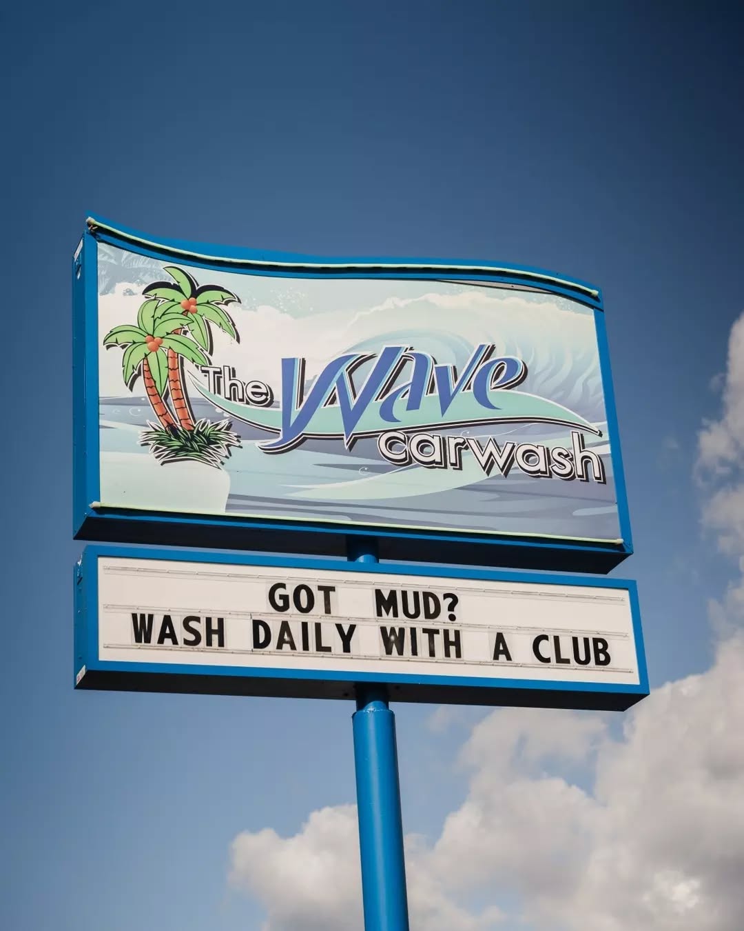 You heard the sign! 🗣 Join our Wave Wash Club for daily washes, exclusive perks, and discounts!🙌 Sign up online or at your local Wave today!